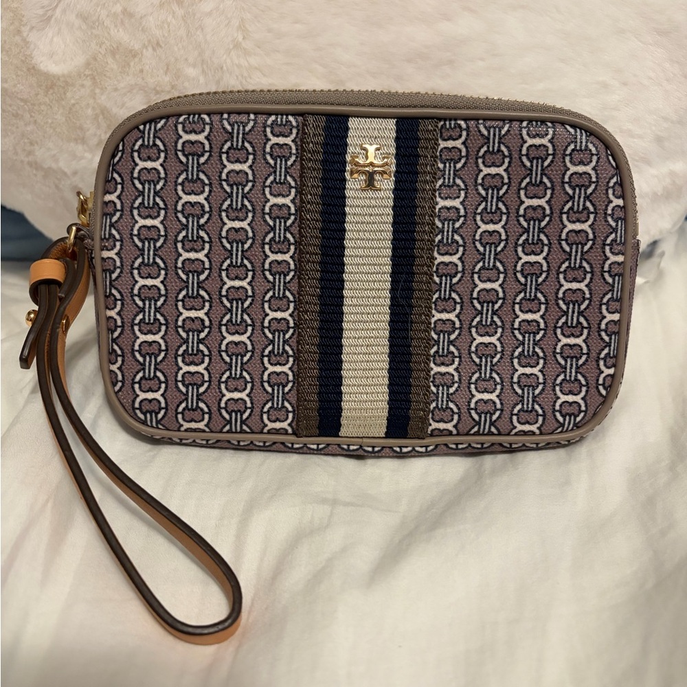 Tory Burch Gemini Link Canvas Wristlet Gray Heron.